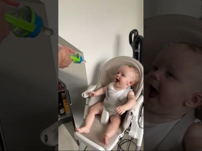 Μπαμπάς βρήκε έναν πρωτότυπο τρόπο να πίνει ο γιος του νερό (vid)