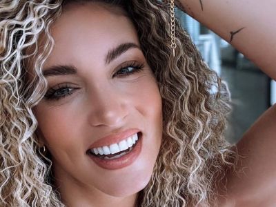 Το μυστικό για να αντιγράψεις το χτένισμα της Αθηνάς Οικονομάκου