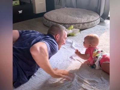 Μωρά γυμνάζονται με τους μπαμπάδες τους - Το βίντεο που έγινε viral