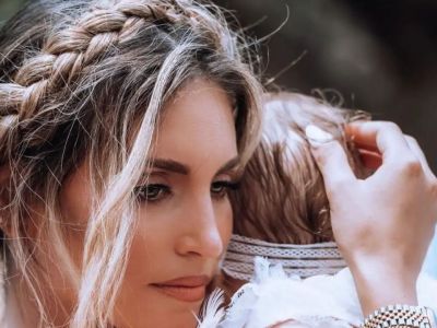 Αθηνά Οικονομάκου: Πώς θα κάνεις το χτένισμα που είδαμε στη βάπτιση της κόρης της