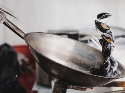 Τα μύδια θέλουν τρόπο στο καθάρισμα ειδικά αν δεν διαθέτεις πιρούνι