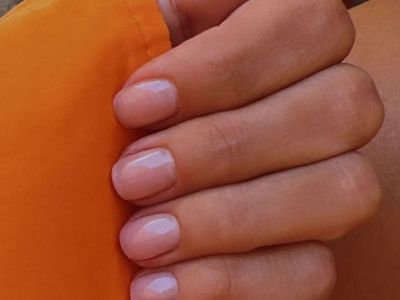 Russian manicure: Αυτό είναι το πιο minimal nail trend του καλοκαιριού
