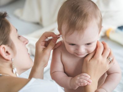 Κάθε πότε πρέπει να καθαρίζετε τα αυτιά του παιδιού