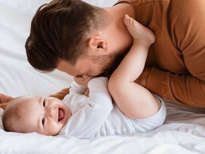 Ξεκαρδιστικές στιγμές μπαμπάδων με τα μωρά τους - Θα σου φτιάξουν τη μέρα