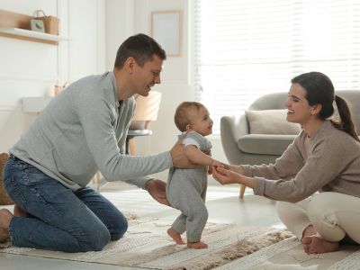 Το μωρό μου είναι 14 μηνών και δεν περπατάει: Πρέπει να ανησυχήσω;