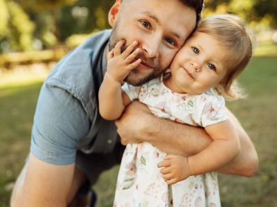 Tι συμβαίνει στον εγκέφαλο ενός μπαμπά όταν αποκτά κόρη