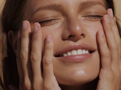 10 ελαφριά αντηλιακά για να νιώθεις σαν να μη φοράς τίποτα