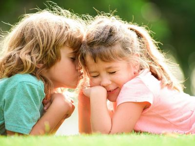 Πρέπει το παιδί να έχει έναν κολλητό φίλο;