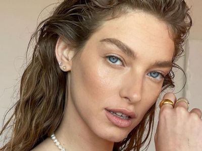 Wet look: Πώς θα κάνεις μόνη σου το απόλυτο χτένισμα του καλοκαιριού