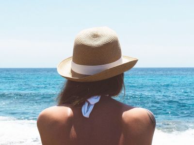 Ομορφιά για μαμάδες: Hacks για το καλοκαίρι που θα σας λύσουν τα χέρια