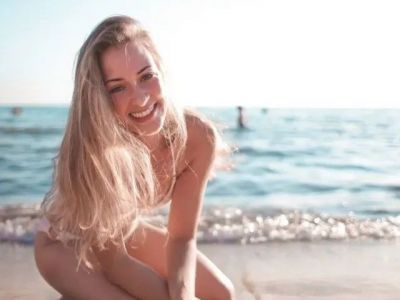 Πολύτιμα tips για να παραμείνει λαμπερό το χρώμα των βαμμένων μαλλιών σου όλο το καλοκαίρι