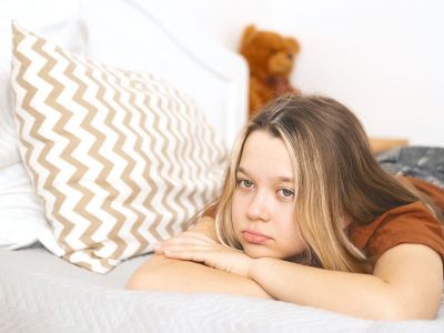 Και ξαφνικά η κόρη σας δεν κάνει παρέα με τις κολλητές της - Τι  να κάνετε