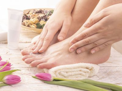 Ομορφιά για μαμάδες: Σπιτικές κρέμες για ξηρές και σκασμένες φτέρνες