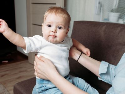 Πότε μαθαίνει το μωρό να χαιρετάει;