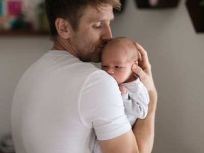 Απλοί τρόποι για να δεθεί ο μπαμπάς με το νεογέννητο μωρό του