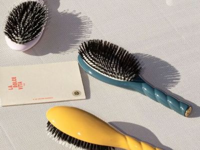 Κάθε πότε και πώς πρέπει να πλένεις τη βούρτσα μαλλιών