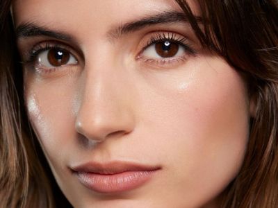 Δοκίμασε το beauty hack με το ρουζ και κανείς δεν θα καταλάβει τίποτα όσο άϋπνη κι αν είσαι