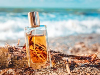 Ομορφιά για μαμάδες: Τρόποι να κάνετε το άρωμά σας να διαρκεί περισσότερο το καλοκαίρι