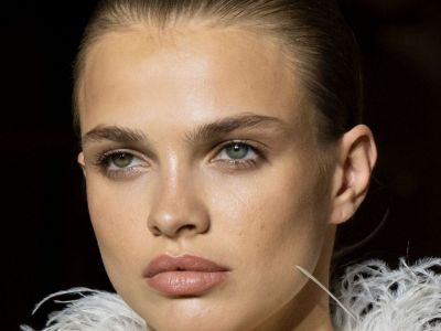 Soft & juicy: 3 tips για να κάνεις τα χείλη σου να δείχνουν ζουμερά και βελούδινα