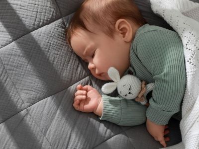 Τι πρέπει να φοράει το μωρό όταν κοιμάται