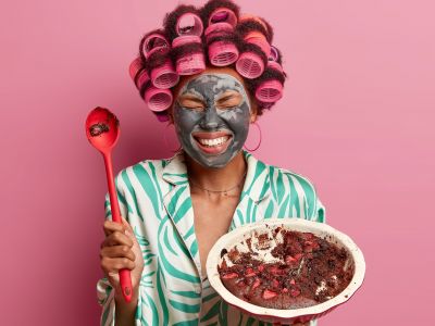 Ομορφιά για μαμάδες: Τα οφέλη της μαύρης σοκολάτας στο δέρμα