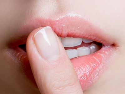 Back to Bas(e)ics: Η σωστή βάση θα λύσει τα προβλήματα των νυχιών σου μετά τις διακοπές