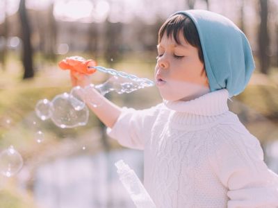 Γιατί το αισθητηριακό παιχνίδι μπορεί να είναι τόσο σημαντικό για τα παιδιά