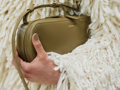 Το πράσινο στα νύχια είναι για ακόμα μία σεζόν τάση, αλλά ποιο πράσινο;