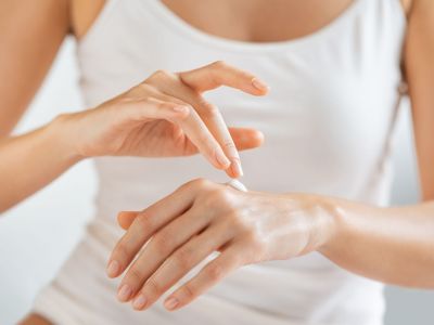 Ομορφιά για μαμάδες: Πέντε συμβουλές για απαλά χέρια το φθινόπωρο