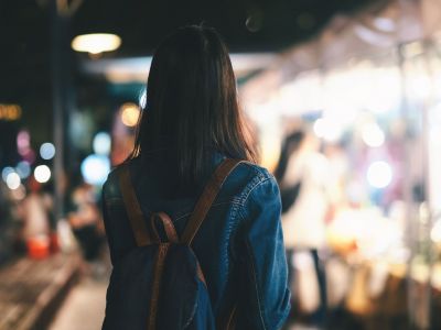 Γιατί δεν αφήνω την 12χρονη κόρη μου να βγαίνει μόνη της βόλτα