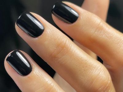 10 μαύρα βερνίκια για να κάνεις μόνη σου τα πιο φθινοπωρινά μανικιούρ