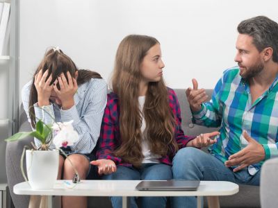 Πόσο εύκολο είναι για τους γονείς να θέσουν όρια στο έφηβο παιδί;