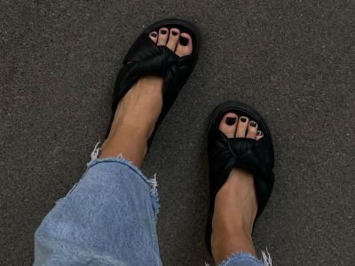 Pedi lovers: Οι πιο ωραίες αποχρώσεις βερνικιών για super chic πεντικιούρ και το φθινόπωρο
