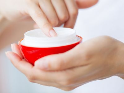 Ομορφιά για μαμάδες: Φτιάξτε σπιτική κρέμα νυκτός με ελαιόλαδο