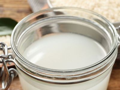 Ρυζόνερο: Η οικονομική λύση για μεταξένια, λαμπερά και μακριά μαλλιά