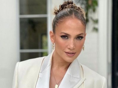 Το μανικιούρ της Jennifer Lopez συνδυάζει τις μεγαλύτερες τάσεις
