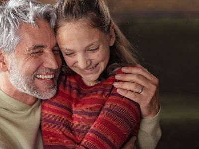 Πώς μπορεί ένας μπαμπάς να επικοινωνήσει με την έφηβη κόρη του