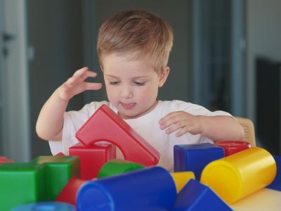 Γιατί τα νήπια θέλουν να ακούνε τα ίδια παραμύθια και να παίζουν το ίδιο παιχνίδι;