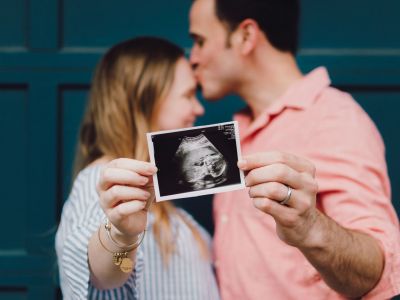 Αποκρυπτογραφώντας την εξωσωματική γονιμοποίηση: Ο ειδικός απαντά