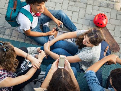 Η αργκό των νέων που «τρελαίνει» τους γονείς: Τι σημαίνει η λέξη «έχω το sauce»;