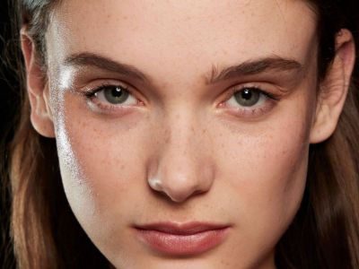 To viral tiktok beauty hack που υπόσχεται τέλεια όψη χωρίς foundation