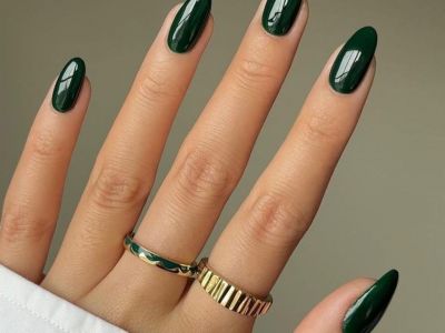 Το κυπαρισσί μανικιούρ είναι η τέλεια λύση αν βαρέθηκες το κλασσικό