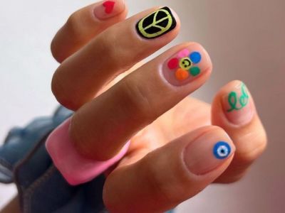 10 χρωματιστά μανικιούρ για κοντά νύχια