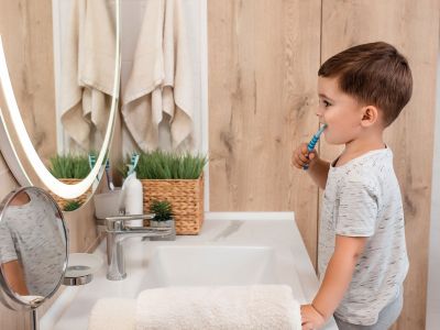 Εύκολοι τρόποι για να μάθει το παιδί να πλένει τα δόντια του