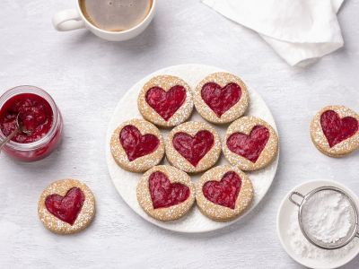 Μαγειρεύουμε παίζοντας: Φτιάξτε μαζί με τα παιδιά μπισκότα με μαρμελάδα