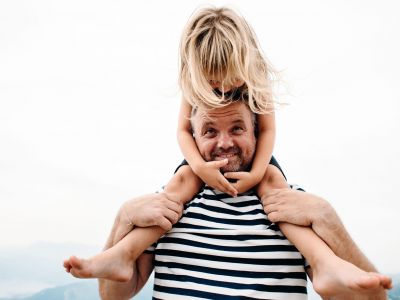 Συγκινητικό βίντεο: Ζήτησε από την κόρη της αρραβωνιαστικιάς του να γίνει και δική του κόρη