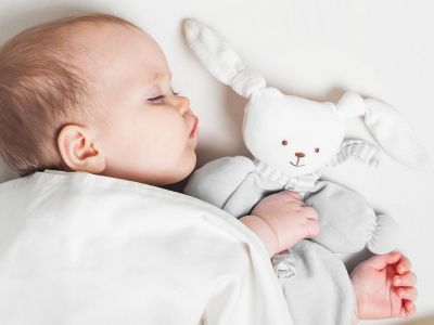 Τι πρέπει να γνωρίζετε εάν σκέφτεστε να κόψετε το βραδινό τάισμα του μωρού