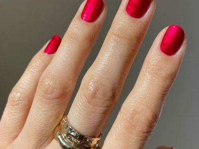 10 μανικιούρ με μεταλλική υφή