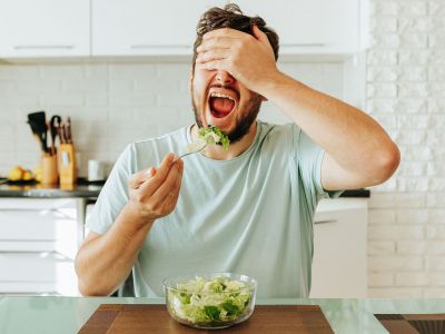 Ανδρική γονιμότητα: Ποιες τροφές να προτιμήσετε και ποιες να αποφύγετε