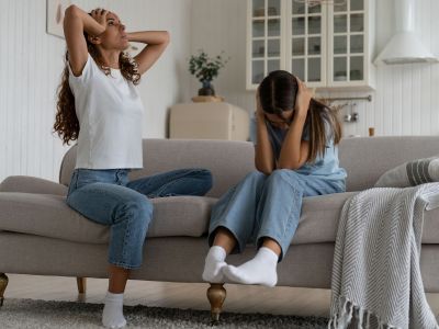 Μήπως δεν αντέχετε το έφηβο παιδί σας; Τι προτείνουν οι ειδικοί